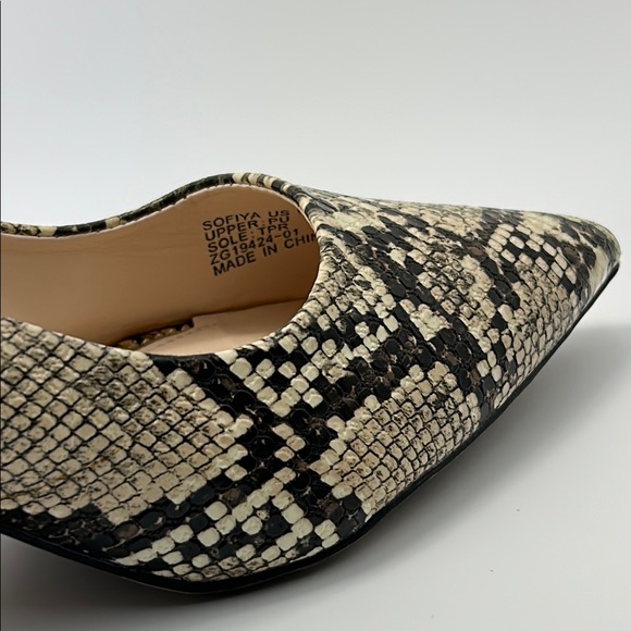 New Tahari Sofiya Kitten Heel Pumps 9 Snakeskin Pointy Toe Beige Black Classic - Picture 16 of 16